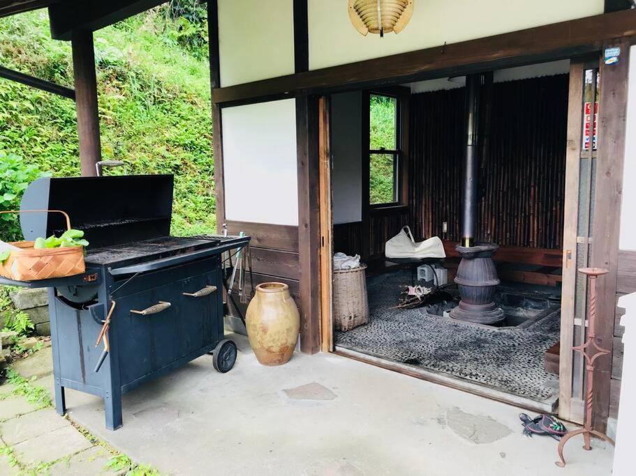 Вилла 葉山高台リノベーション離れ古民家 大型bbqグリル&ピザ窯付 -ペット可- Хаяма Экстерьер фото